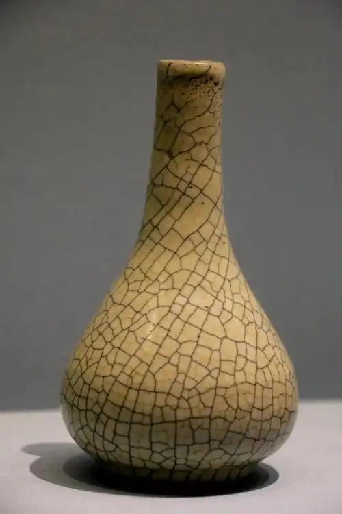 南宋官窑青瓷胆式瓶(中国大陆私人收藏)