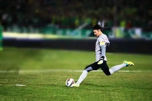 足球中为什么你大脚开不远?如何正确训练开大脚