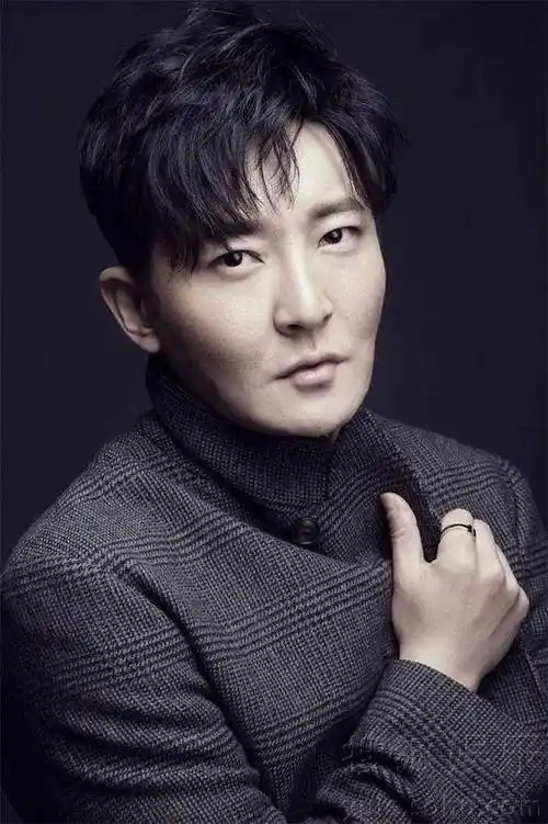 郭京飞以自己的才华和努力成就了演员生涯