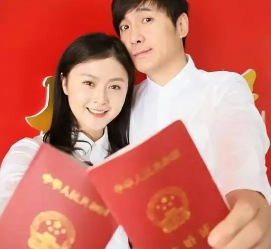 沈腾和女子一起参加婚礼,还穿着情侣装,打破婚姻传闻_王琦_照片_生活