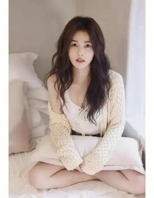 白鹿的身材好有料啊!长相清纯!美人美图!