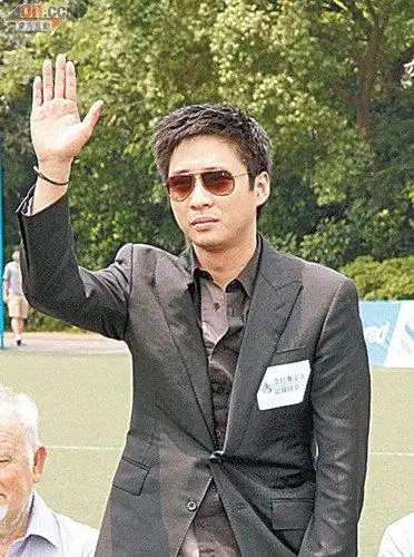 霍启山闻霍启刚结婚封嘴 称没时间拍拖