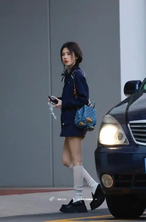 鞠婧祎机场找粉丝 傻傻的好可爱吖63(00000608ε 0900