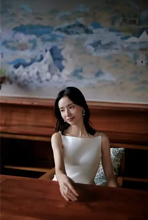 43岁董洁晒照身材干瘦!