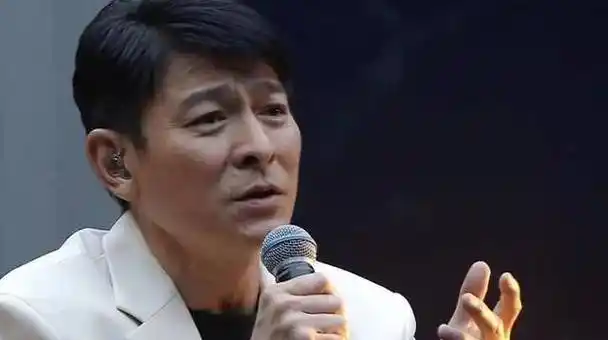 60岁刘德华线上演唱会,3小时破4亿,让多少"流量明星"脸红_直播_时候