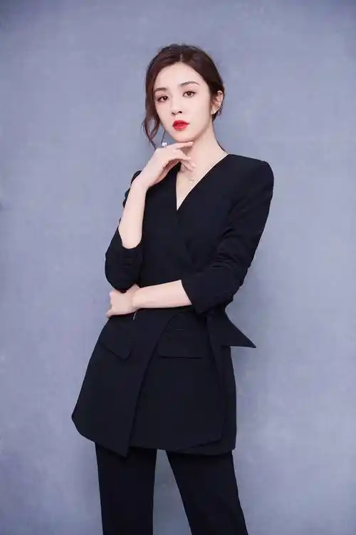 王晓晨我们的新时代之美丽的你杀青照曝光完美诠释新时代女性