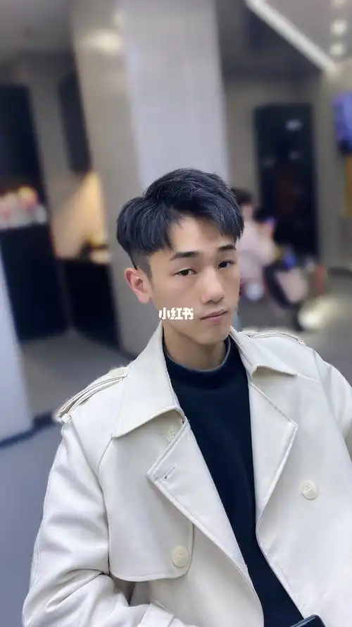 男士三七短发发型