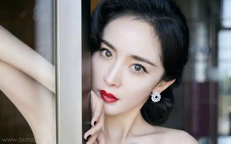 杨幂性感紫色系仙女壁纸