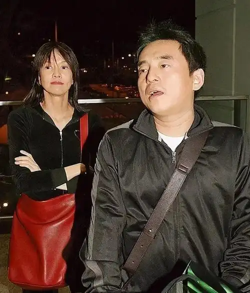 64岁的郑裕玲,一生嗜钱如命不婚不育,人到晚年只剩下花不完的钱插图18