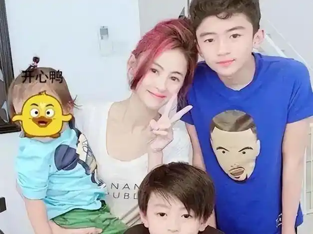 张柏芝三胎儿子正脸曝光呆萌可爱颜值高网友冤枉谢霆锋了