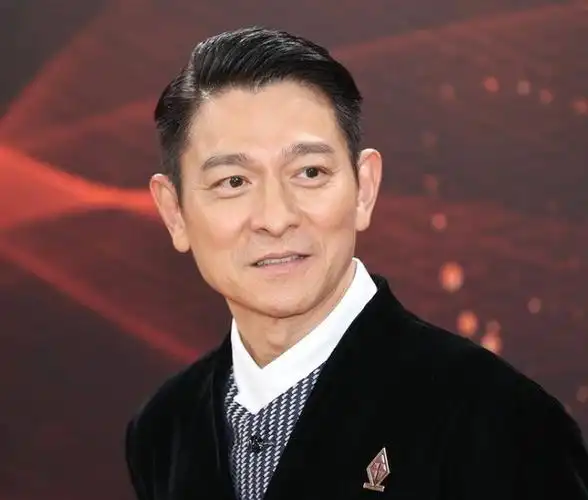 61岁刘德华公开饮食秘诀!拒绝冷饮,一餐只吃7分饱