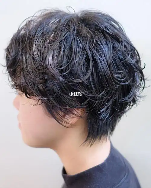 女士超短发烫发分享质感凌乱短发