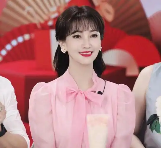 70岁赵雅芝近照曝光:再扮"白娘子",犹如仙女下凡,她怎么还没老?