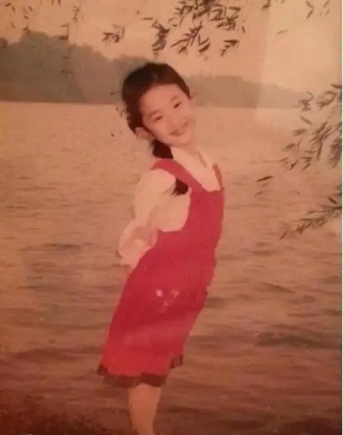 没想到,这一次刘亦菲竟以这样的方式"塌房"了