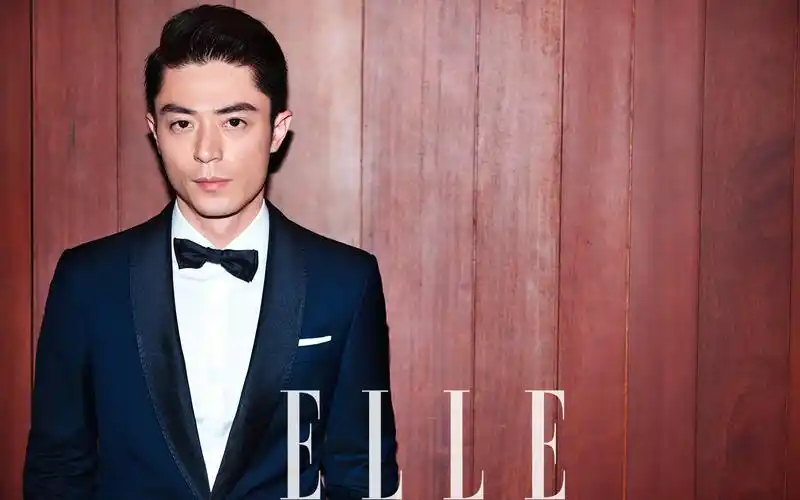 霍建华帅气西装摄影桌面壁纸图片下载