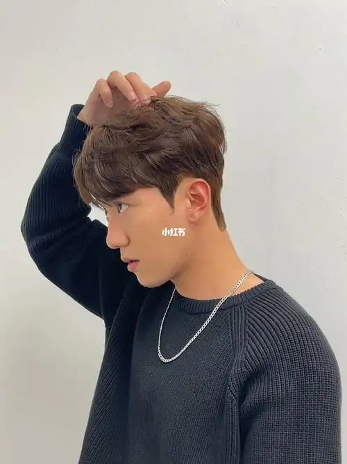 男生头发硬留长没有型该怎么烫气垫烫发型