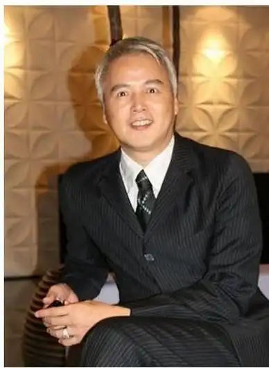 台湾小生林瑞阳自90年代退出娱乐圈后转战商界,目前已拥有300亿台币的