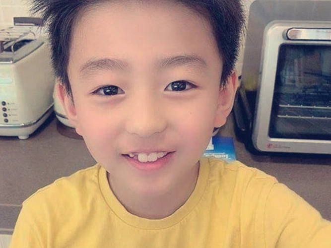 说起来张柏芝的大儿子谢振轩,是一个长相非常可爱的小男生.