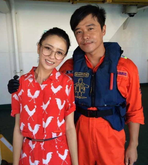 佟丽娅童年萌照曝光 活泼灵动从小就是美人胚