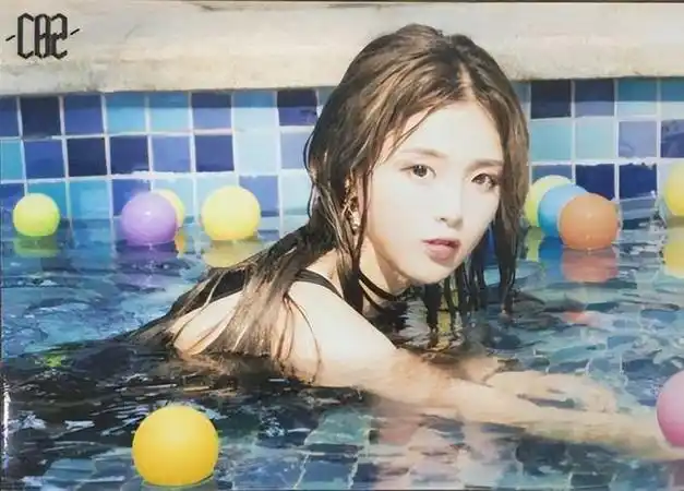 杨超越早期泳照曝光太"野"了,当她下水的那一刻,心动了!