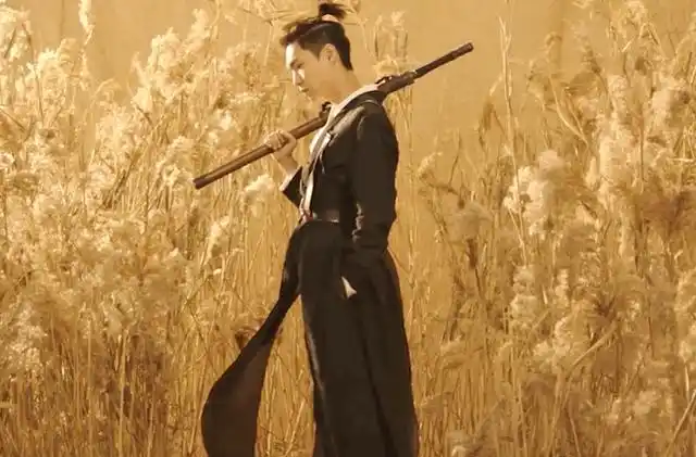 张艺兴的古装能帅成什么样?化身高颜值持剑少侠,网友跪求出剧