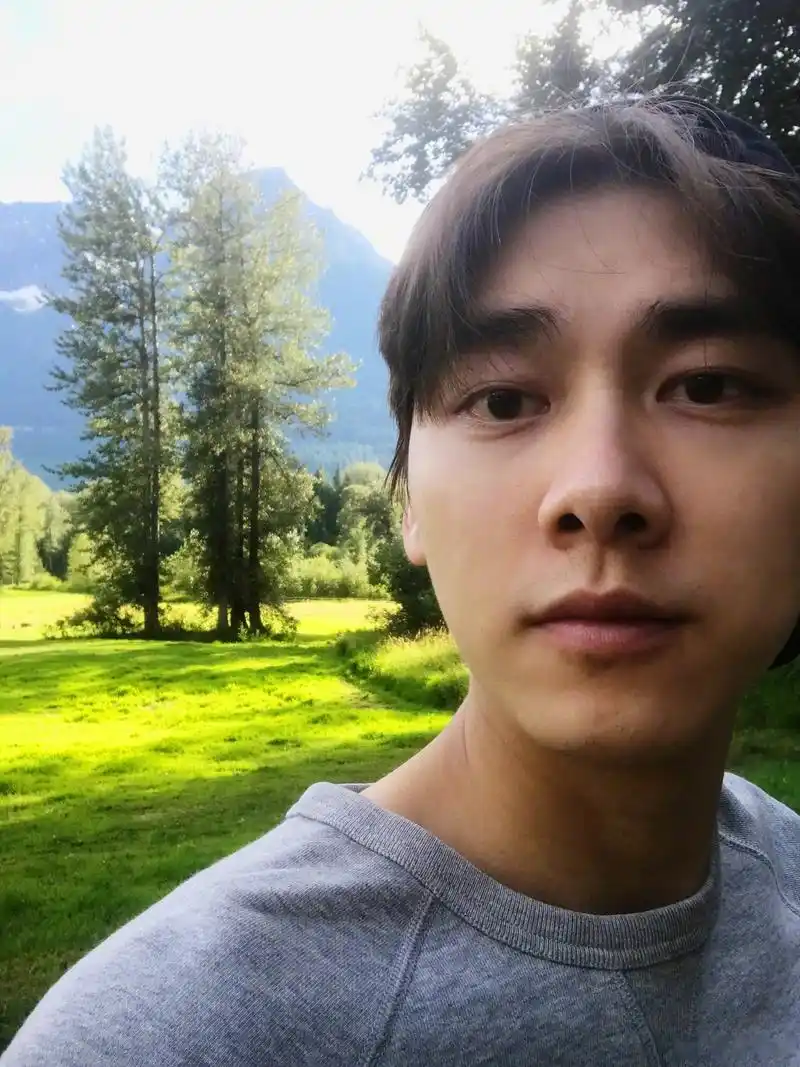 钟爱拍侧脸的李易峰,来一组教科书版的侧脸自拍