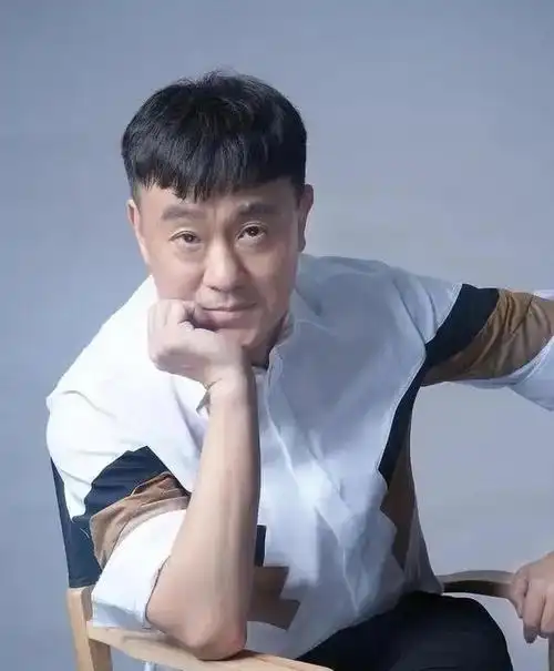 何冰我太穷了你再考虑下李海洋你要敢不娶我我饶不了你