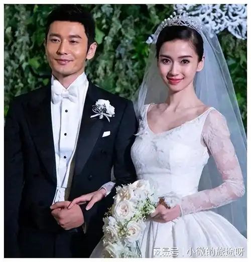 黄晓明一家三口现身迪士尼!杨颖穿小香风似少女!小海绵帅气十足