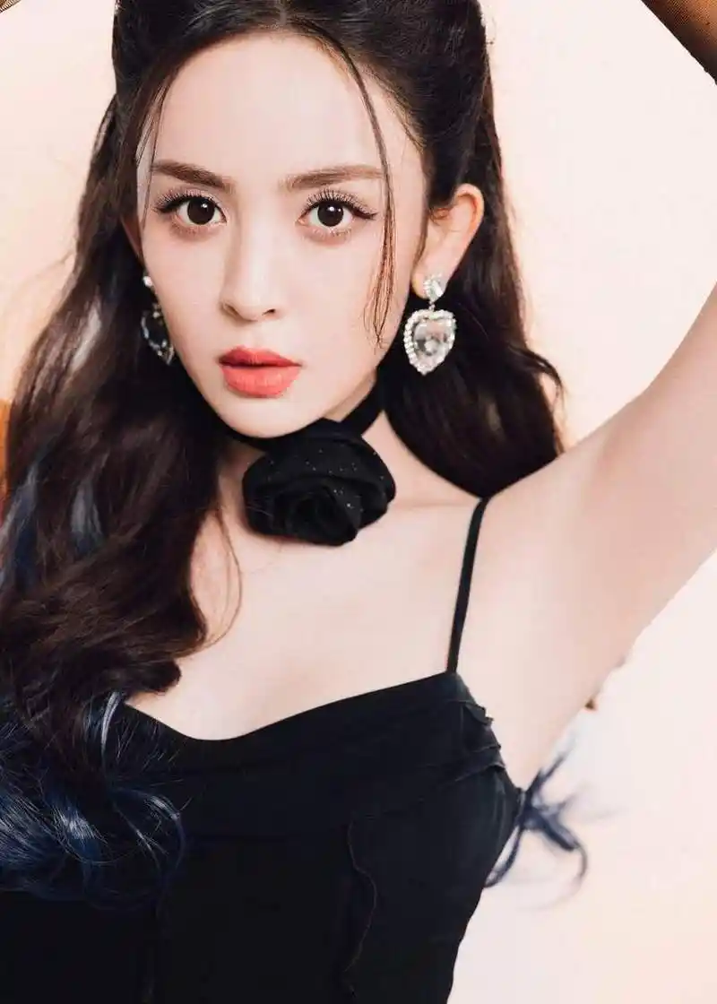 古力娜扎参加活动的美丽写真美照曝光,让人惊艳不已!