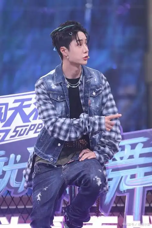 赵丽颖王一博恋情传闻持续升温,七夕甜蜜细节引发网友热议