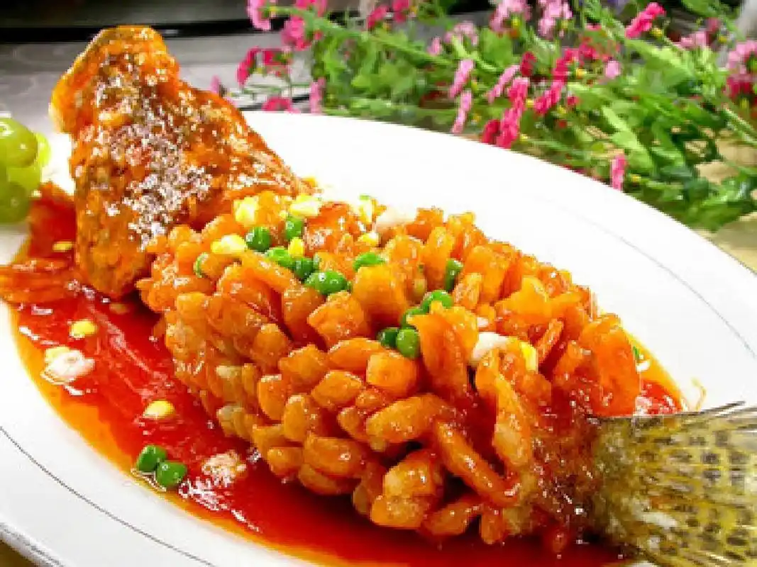 中国八大菜系之苏菜 苏菜特点:鲜香酥烂,味口偏甜.