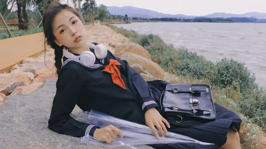 素丽文雅水手服美女-美女壁纸 - 壁纸家