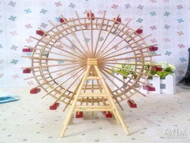 摩天轮1,准备工具和原材料在制作之前首先要准备好所需的工具和原材料