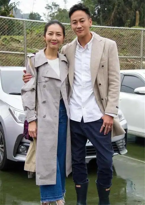 何润东真实身高何润东晒与妻子出游照