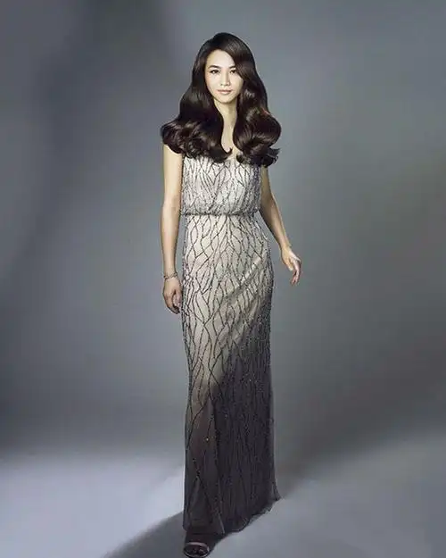 汤唯长发飘飘长裙性感写真图片 汤唯广告代言图片 汤唯图片大全