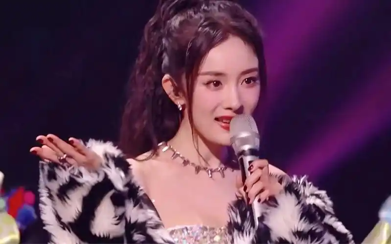 回顾盘点杨幂跨年晚会的表演,每一场都好绝!最后一场直接封神!