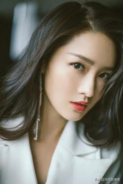 李沁,1990年9月出生,演员,代表作品有《红楼梦》,《白鹿原》李沁,1990