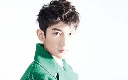 王源冷酷帅气写真图片桌面壁纸