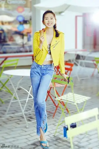 组图:童瑶最新街拍大片 笑容阳光演绎夏日时尚_高清图集_新浪网