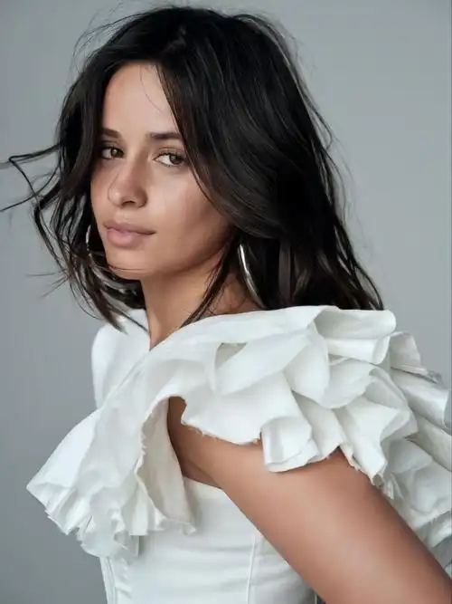 mila,kaki,camz,cami演艺名字:卡米拉-卡贝罗 camila cabello名字