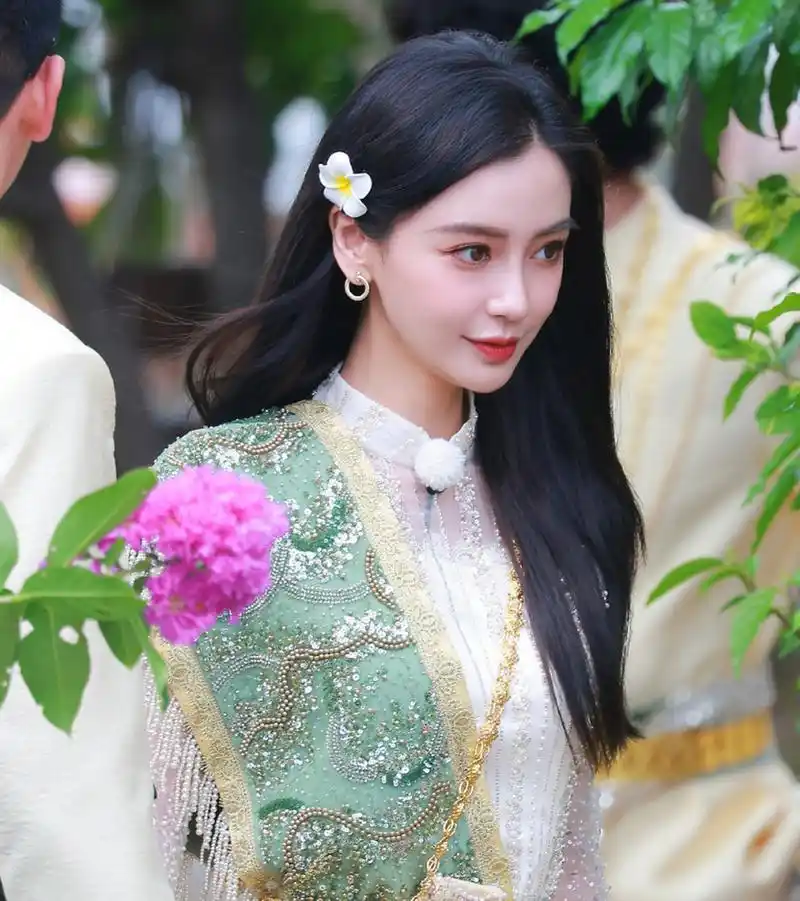 angelababy最新跑男泰国录制,造型美出新高度