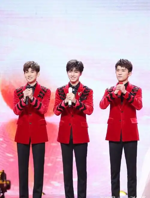 tfboys周年演唱会如约而至少年真情告白女孩儿千里赴约