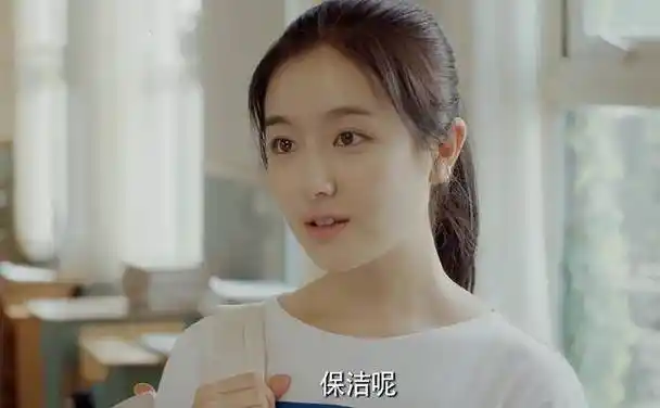 《别想打扰我学习》女主人设不太行单手插兜一副拽