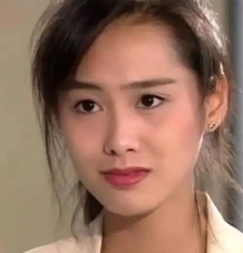 朱茵小时候长得好看,长大了更是如此,加上性格不错,从来不缺乏男生的