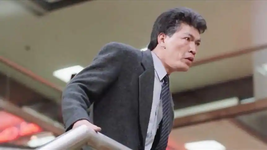 黑社会大哥纠缠嫂子诅咒大哥,大傻得知后霸气前冲殴打黑社会!