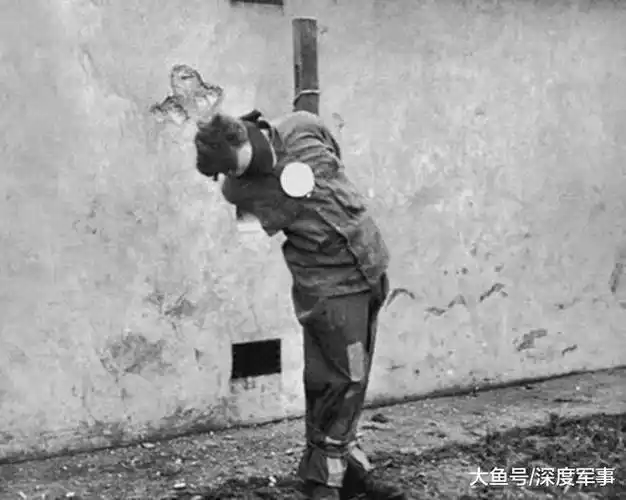 为何枪毙犯人犯人要带蒙面还要十几个枪手一起开枪射击