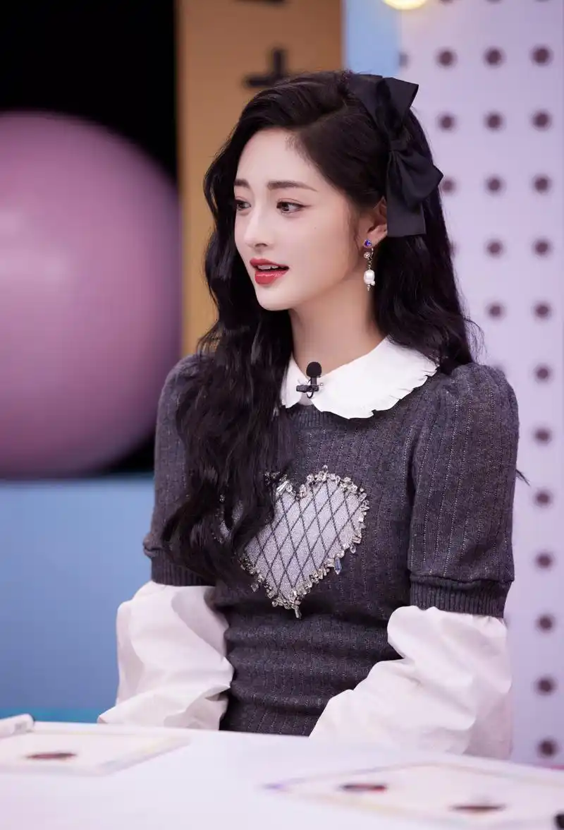 周洁琼蝴蝶结美照