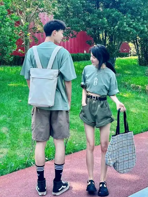 15377183情侣军绿色好有电影感