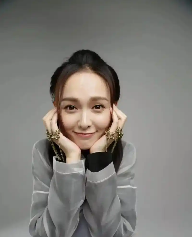 唐嫣素颜下皮肤很好