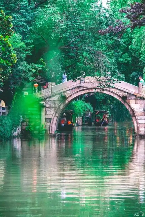 小桥流水花团锦簇不去遗憾到明年